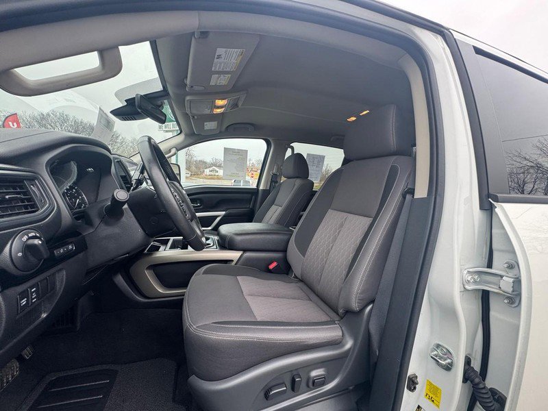 Used 2024 Nissan Titan SV w/ SV Convenience Package image 12
