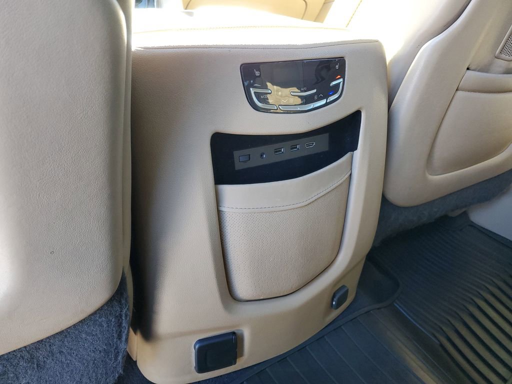 Used 2018 Cadillac Escalade ESV Platinum image 32