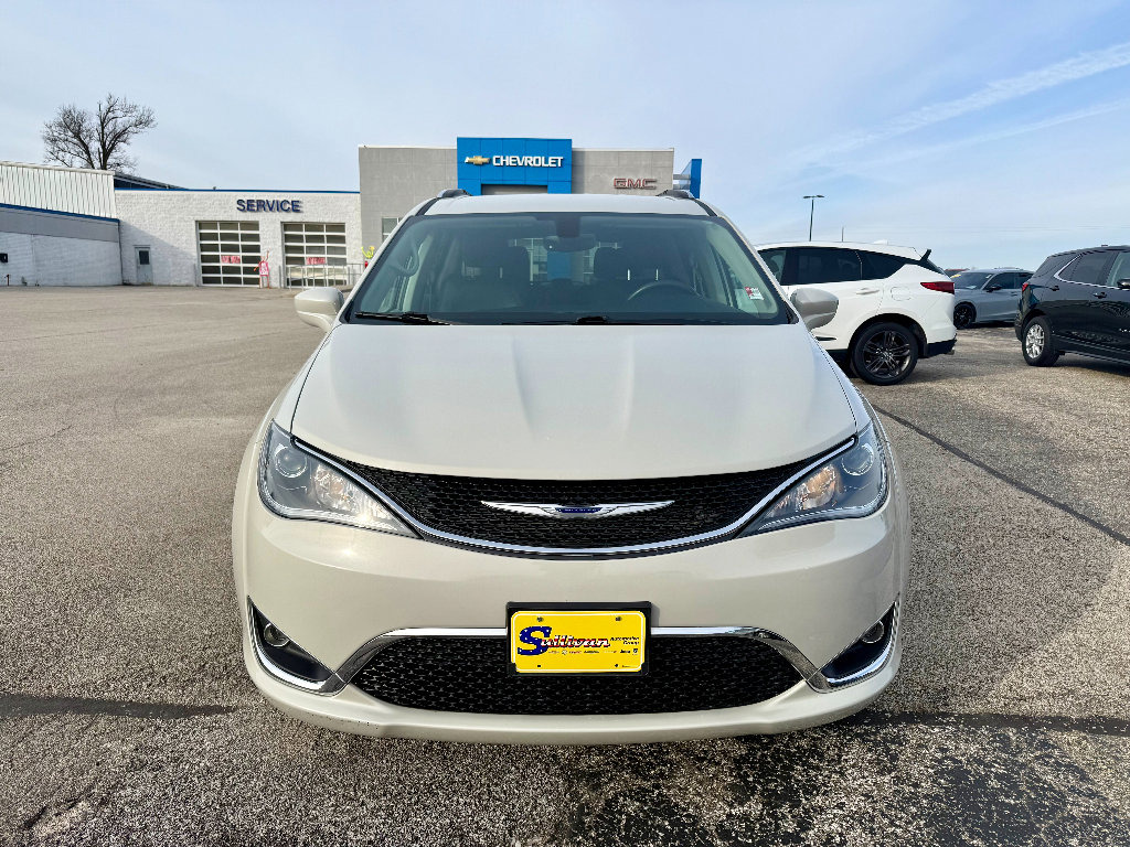 Used 2019 Chrysler Pacifica Touring-L Plus w/ Tire & Wheel Group image 7