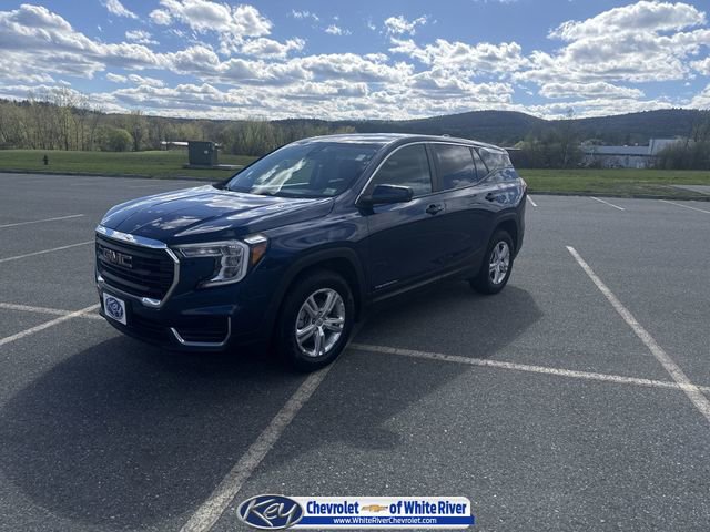 Used 2022 GMC Terrain SLE AWD/4WD image 1