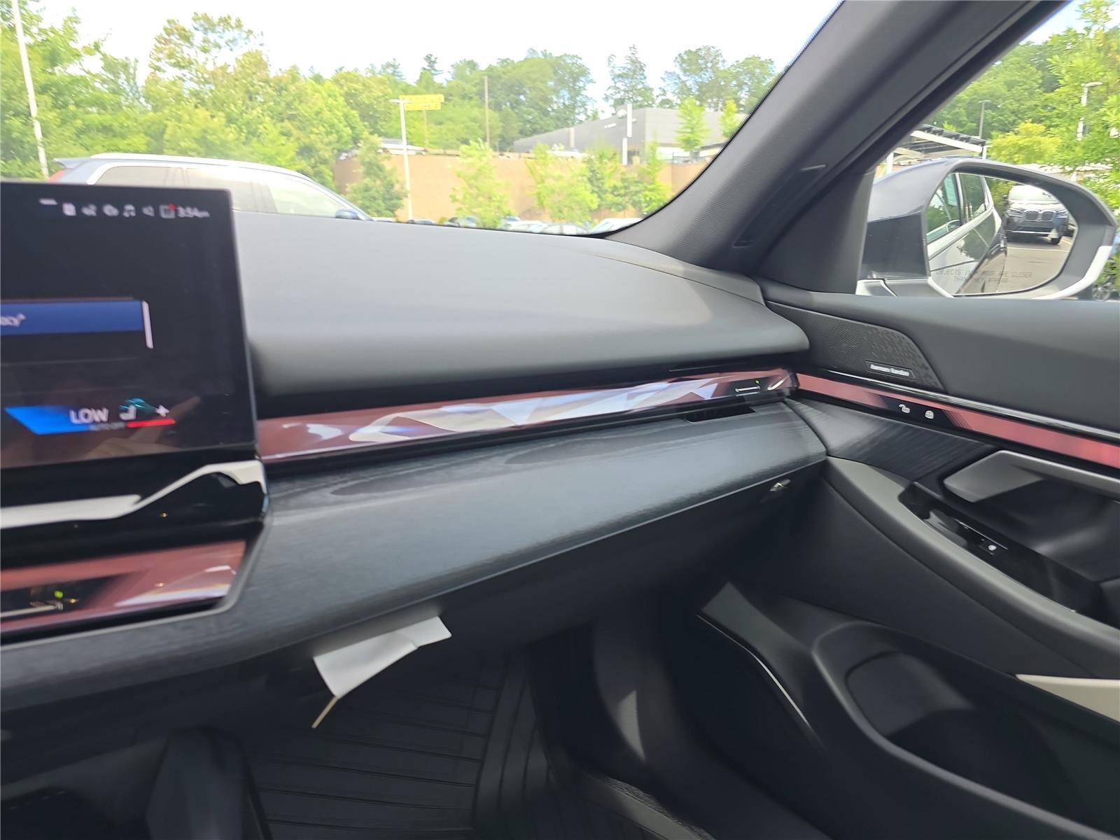 New 2027 BMW i5 xDrive40 AWD/4WD image 24