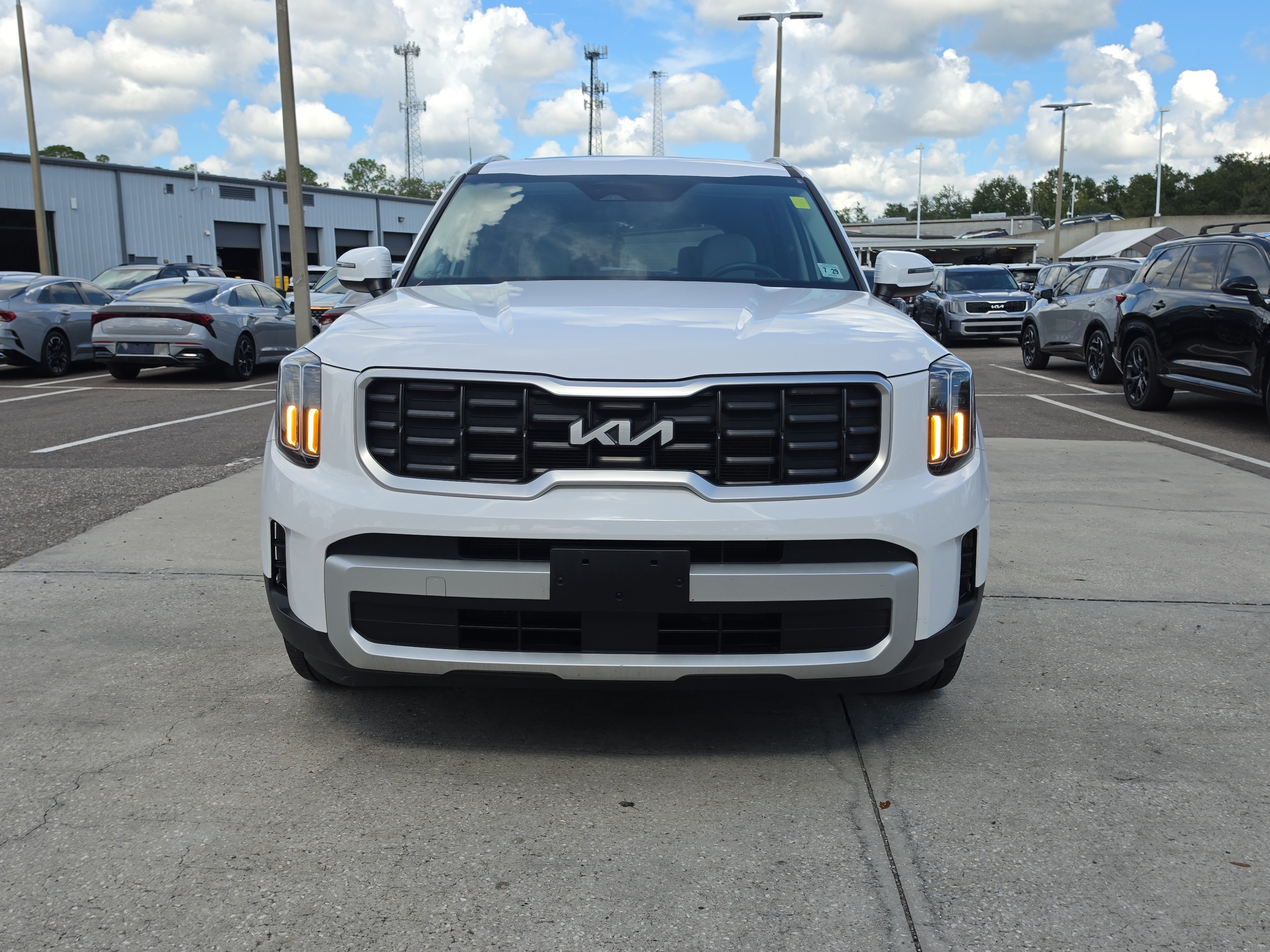 Certified 2024 Kia Telluride S w/ S Sunroof Package AWD/4WD image 2
