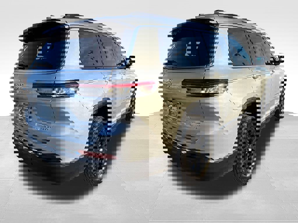 Used 2024 Jeep Grand Cherokee L Limited w/ Luxury Tech Group II image 6