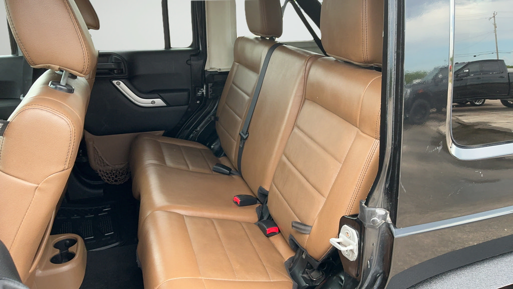 Used 2012 Jeep Wrangler Unlimited Sahara w/ Connectivity Group AWD/4WD image 19