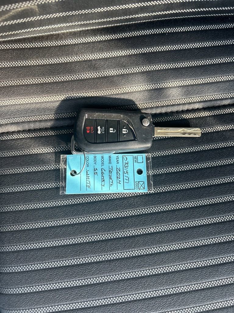 Used 2024 Toyota Camry SE FWD image 31