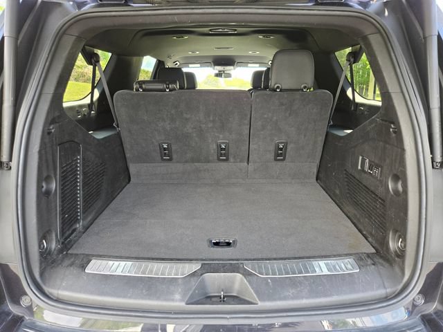 Used 2023 Chevrolet Suburban Premier AWD/4WD image 16