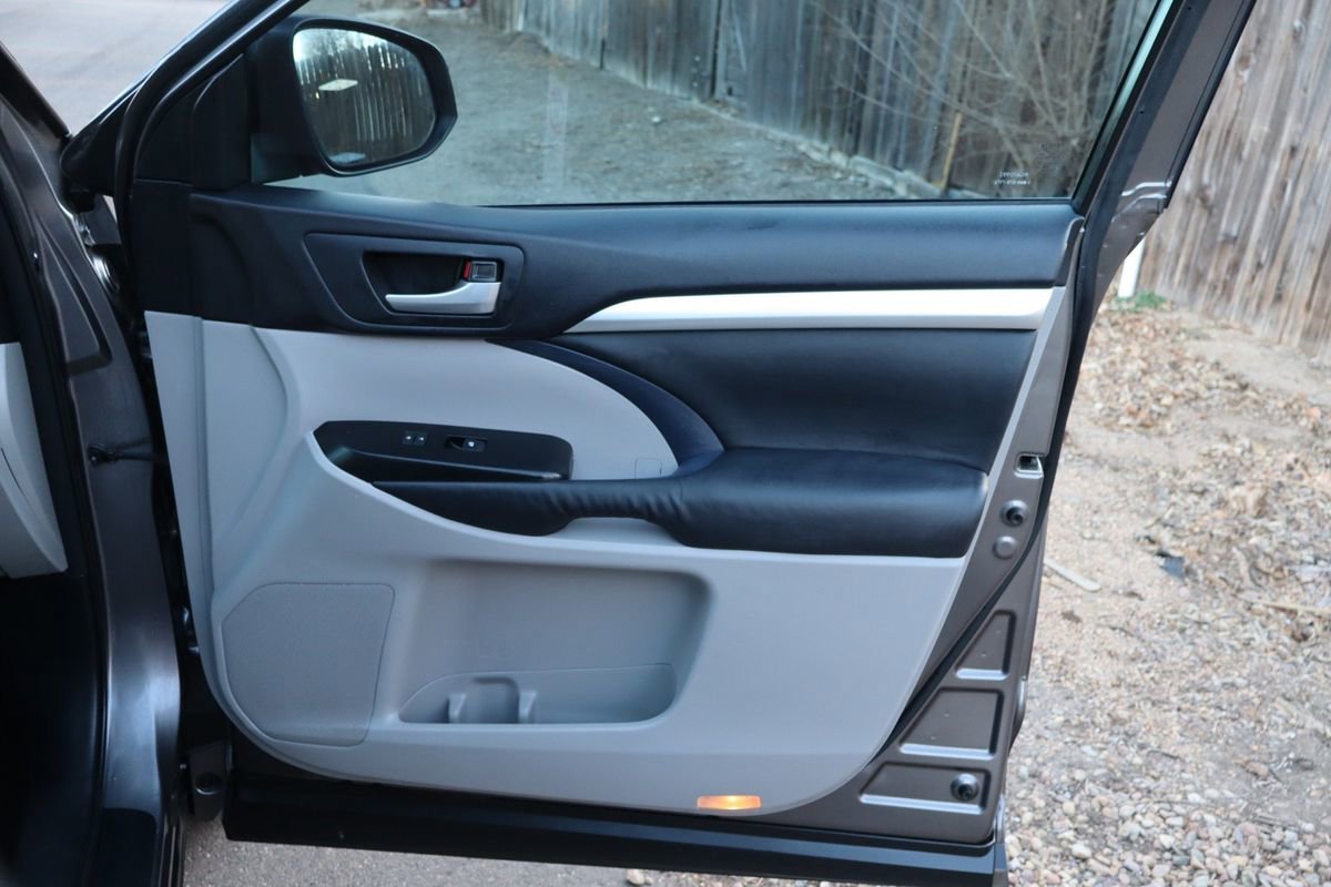 Used 2014 Toyota Highlander XLE image 28