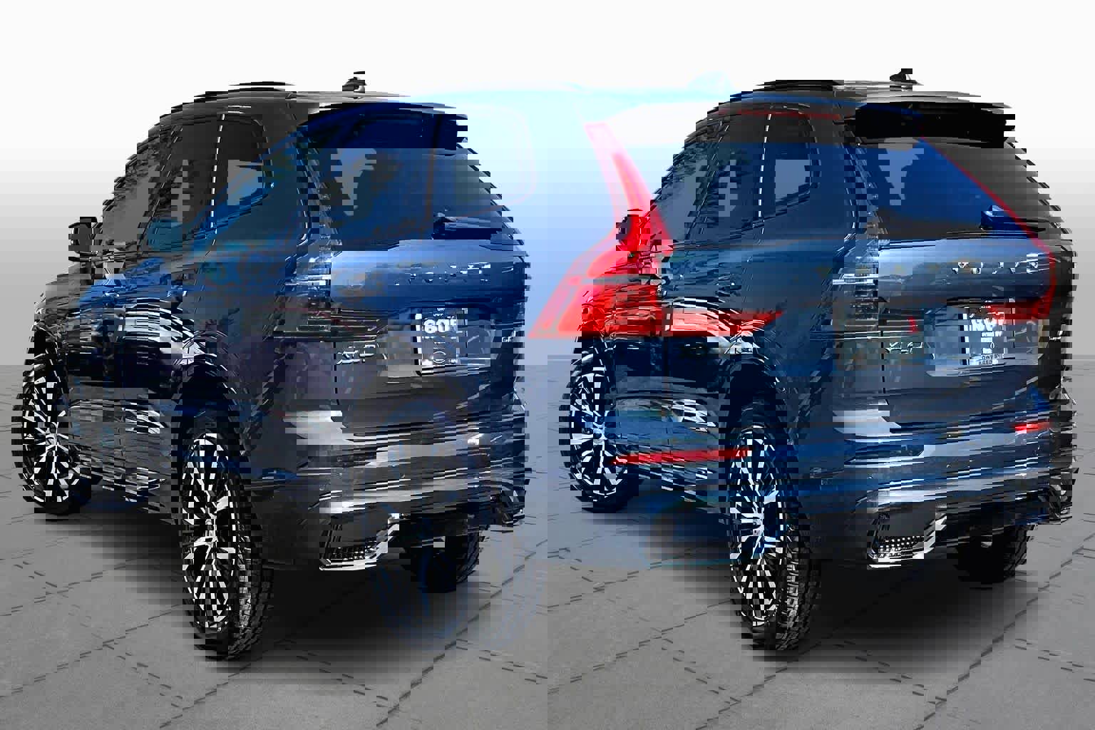 Used 2024 Volvo XC60 B5 Plus w/ Climate Package image 12