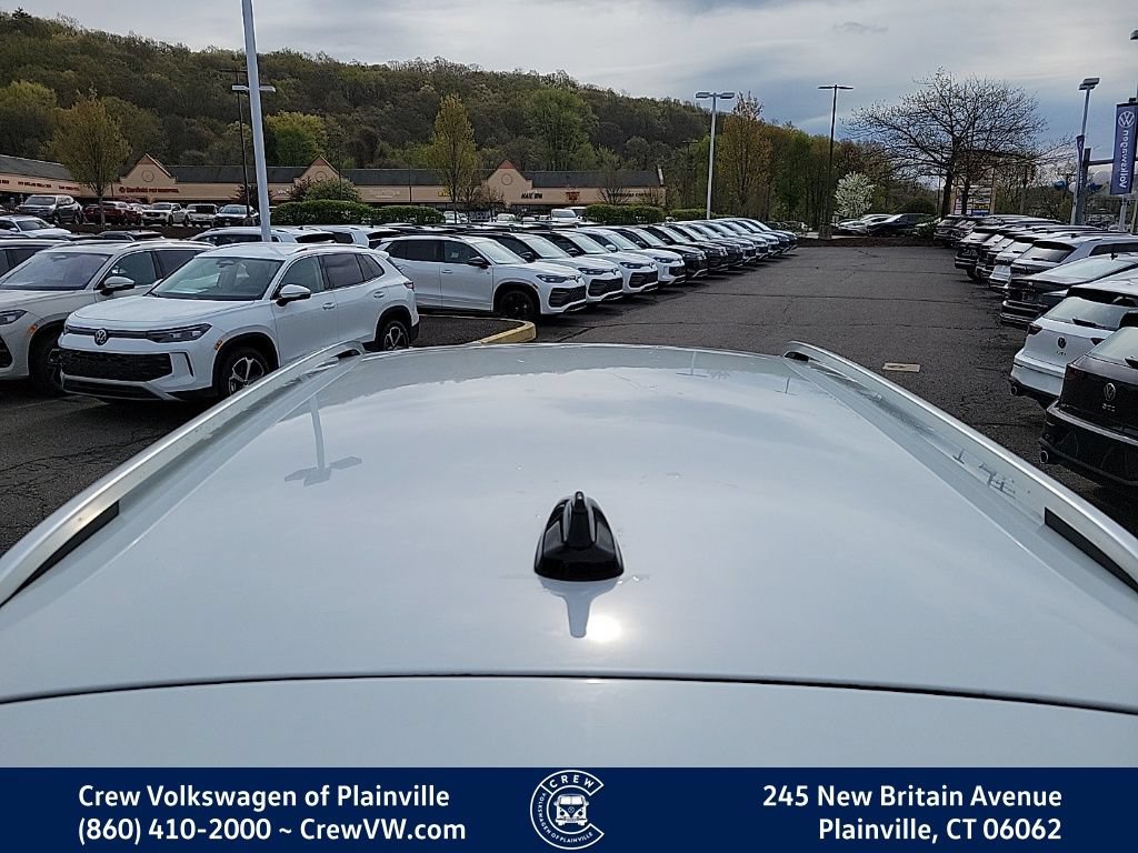 Certified 2022 Volkswagen Taos SE w/ Driver Assistance Package FWD image 33