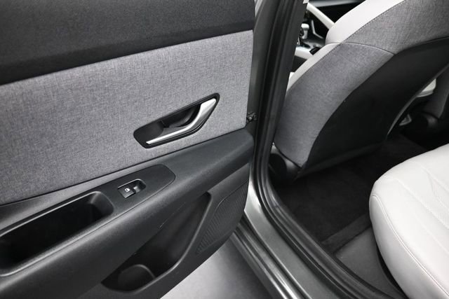 Used 2024 Hyundai Elantra Limited FWD image 18