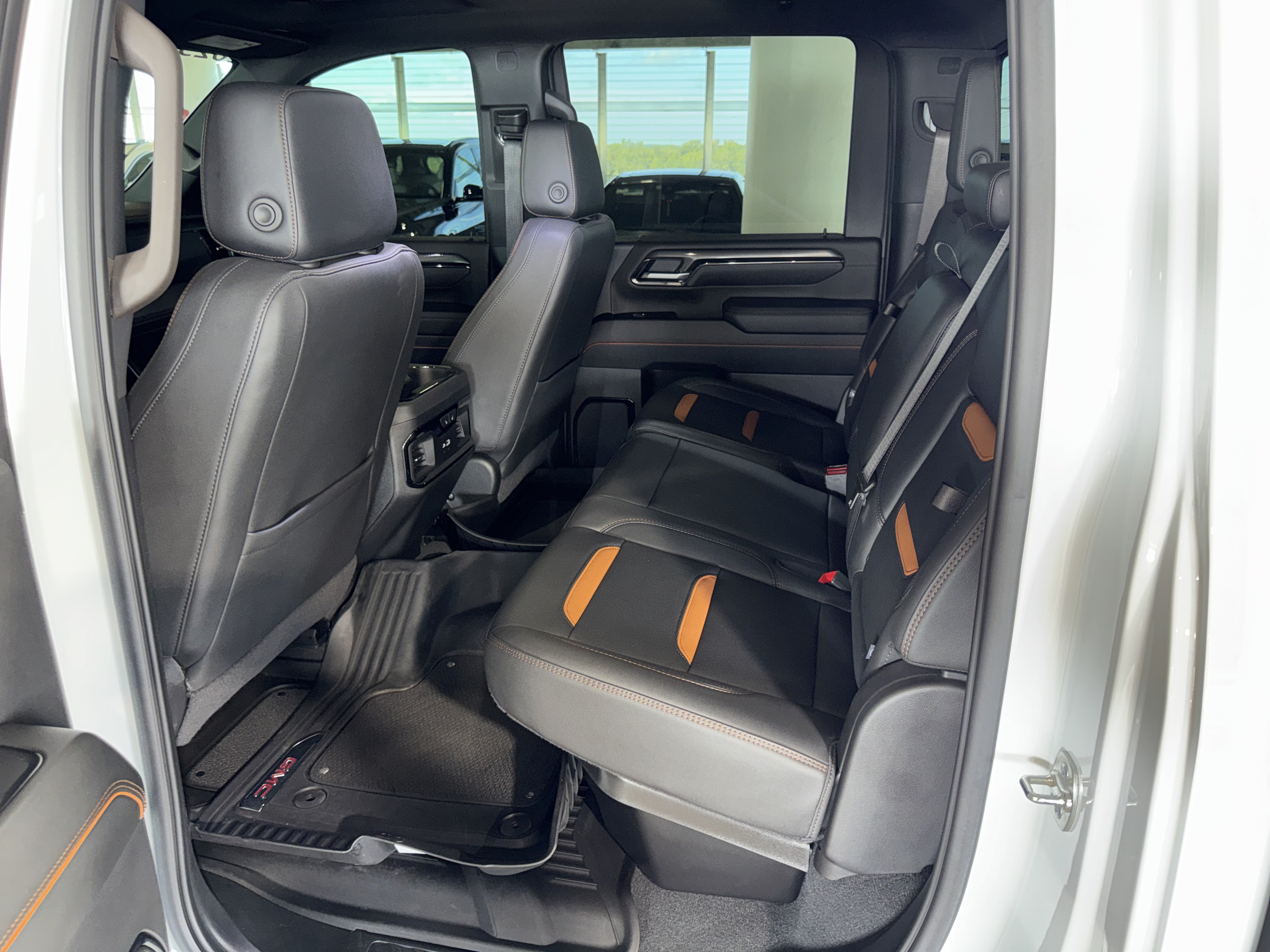 Used 2025 GMC Sierra 2500 AT4 w/ AT4 Premium Plus Package AWD/4WD image 14