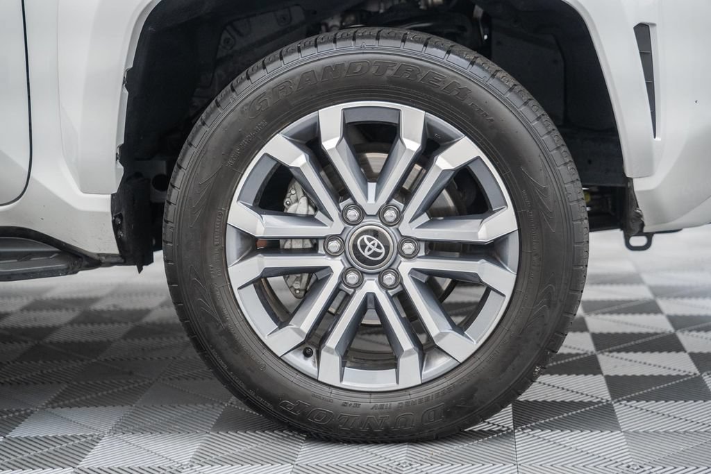 Used 2025 Toyota 4Runner Limited AWD/4WD image 20