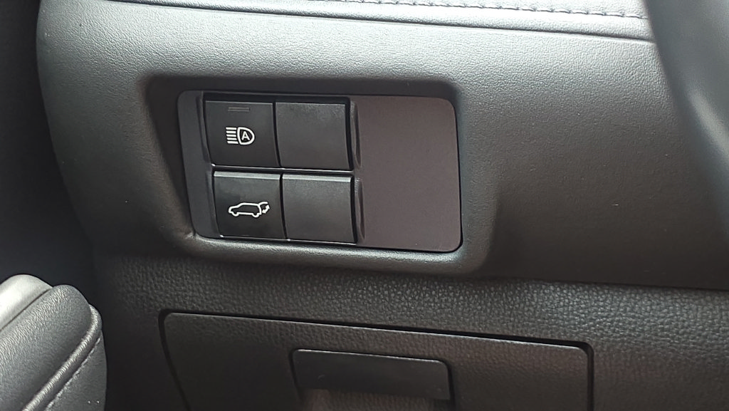 Used 2021 Toyota Highlander XLE AWD/4WD image 23