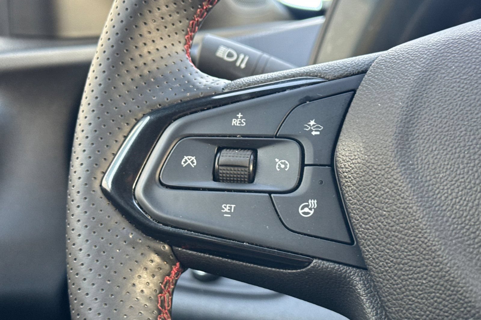 Used 2025 Chevrolet Trax RS w/ Driver Confidence Package FWD image 34