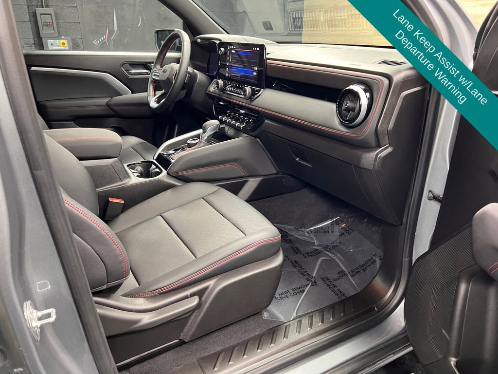 Used 2025 Chevrolet Colorado Z71 w/ Midnight Edition image 8