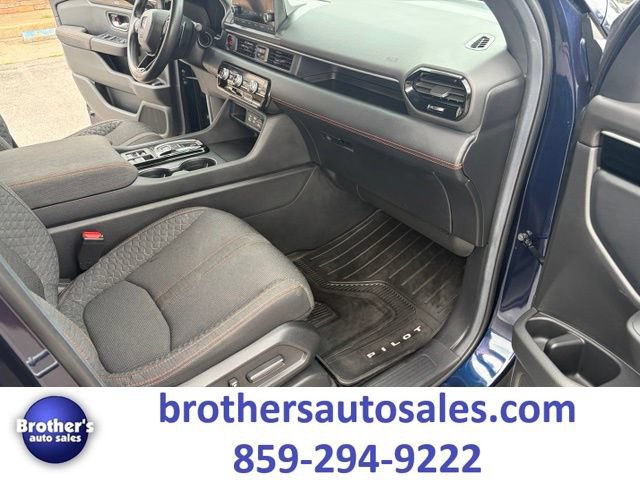 Used 2025 Honda Pilot Sport image 39