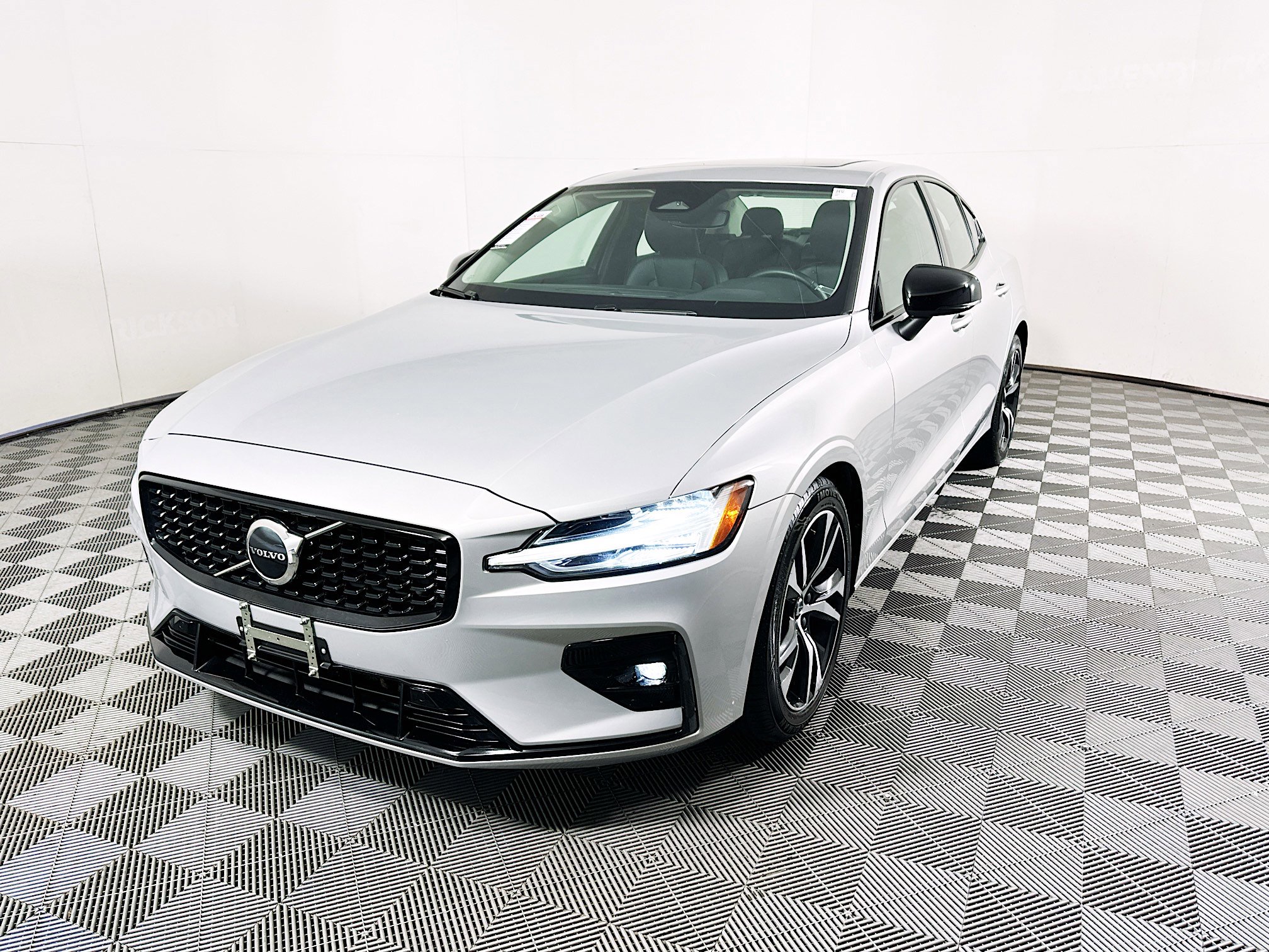 Used 2024 Volvo S60 B5 Core FWD image 7