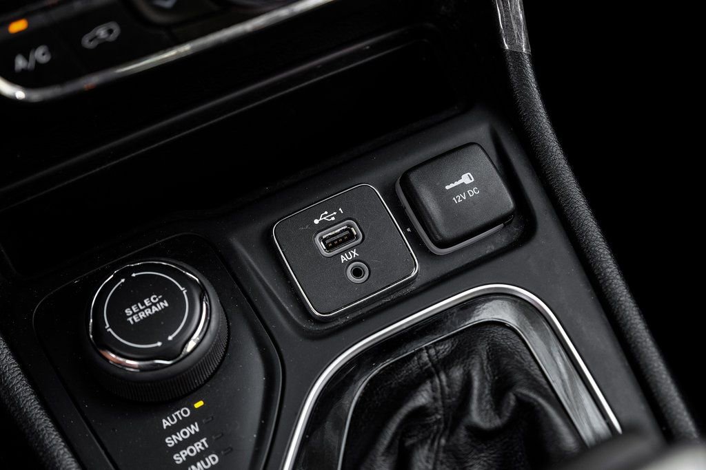 Used 2022 Jeep Cherokee Limited image 36