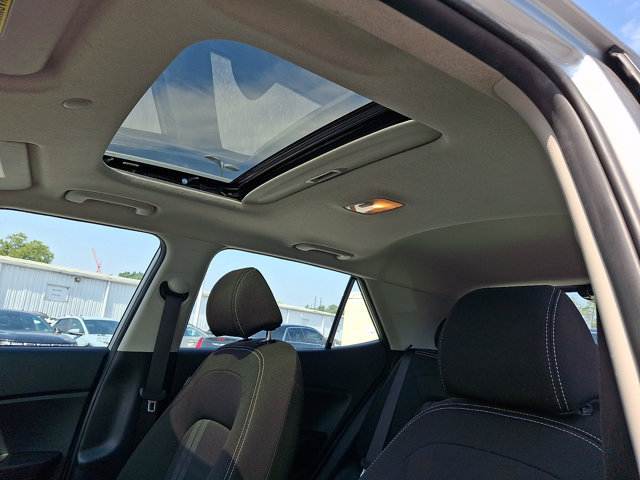 Certified 2025 Hyundai Venue SEL FWD image 14