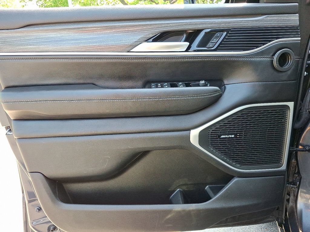 Certified 2024 Jeep Wagoneer Series II w/ Flexible Seating Group AWD/4WD image 13