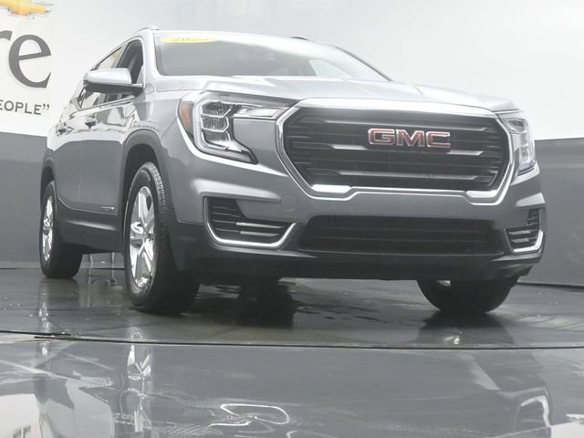 Used 2023 GMC Terrain SLE w/ Driver Convenience Package image 3