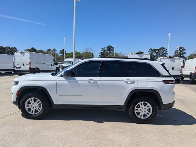 Used 2025 Jeep Grand Cherokee Laredo w/ MOPAR Finishing Package image 9