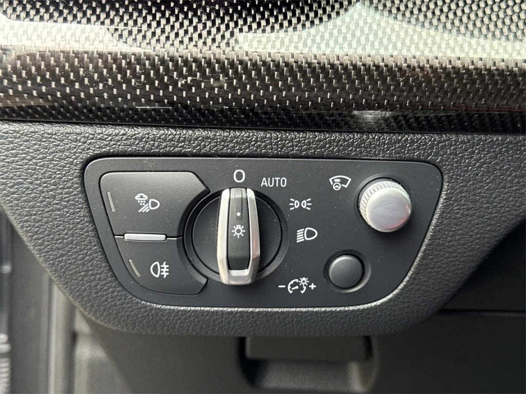 Used 2024 Audi SQ5 Prestige image 30