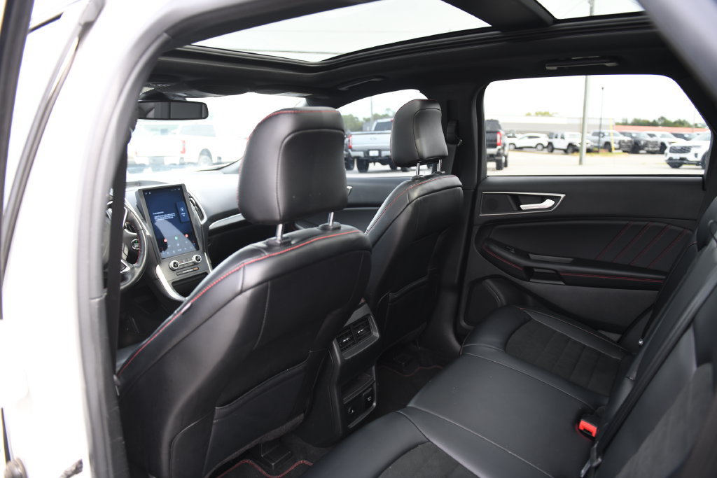Used 2022 Ford Edge ST-Line w/ Class II Trailer Tow Package AWD/4WD image 16