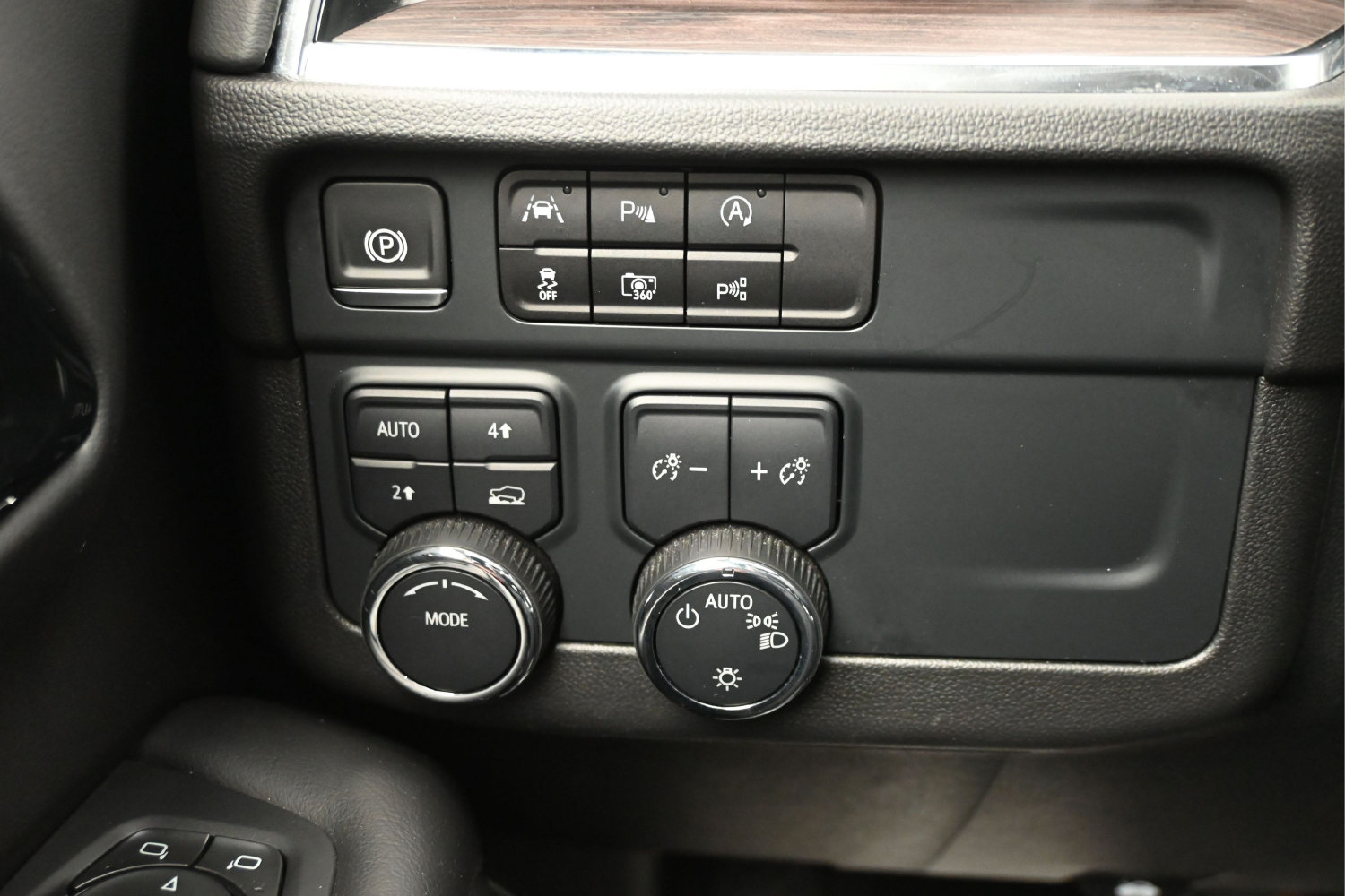 Used 2025 Chevrolet Tahoe LT AWD/4WD image 20