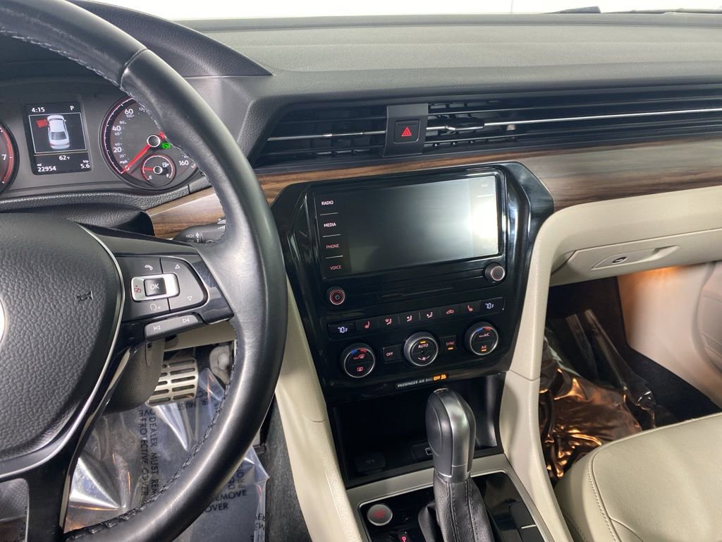 Used 2020 Volkswagen Passat 2.0T SEL image 16