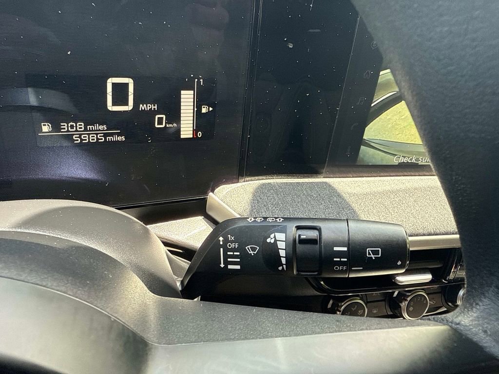 Used 2025 Nissan Kicks SV AWD/4WD image 30