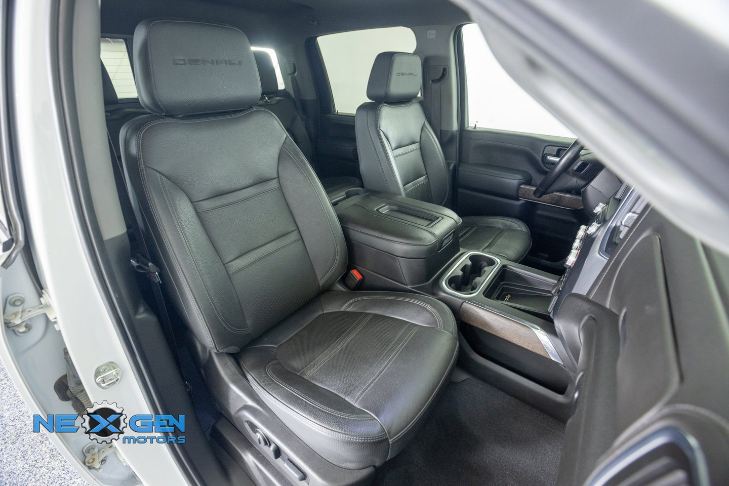 Used 2022 GMC Sierra 3500 Denali w/ Technology Package AWD/4WD image 47
