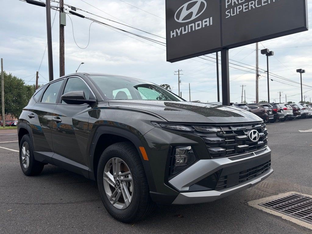 Certified 2025 Hyundai Tucson SE AWD/4WD image 1