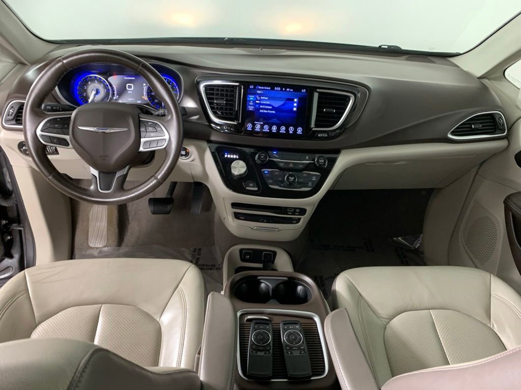 Used 2017 Chrysler Pacifica Touring-L Plus FWD image 37