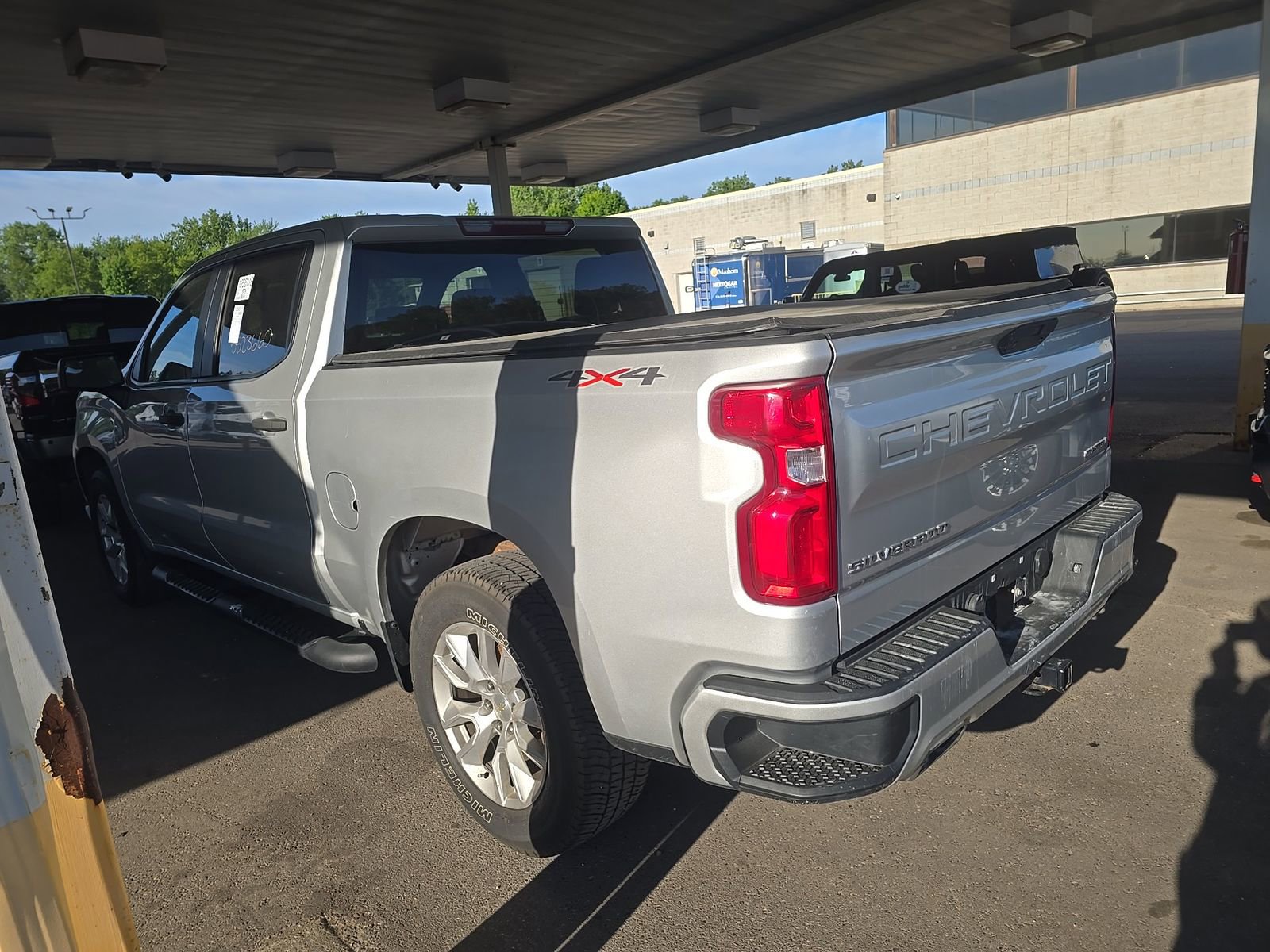 Used 2019 Chevrolet Silverado 1500 Custom w/ Custom Convenience Package AWD/4WD image 8