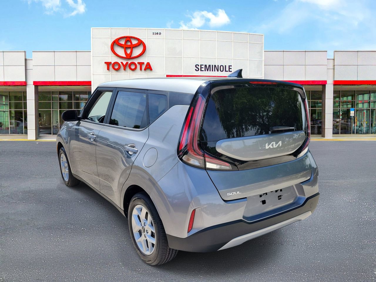 Used 2025 Kia Soul LX w/ LX Technology Package FWD image 4