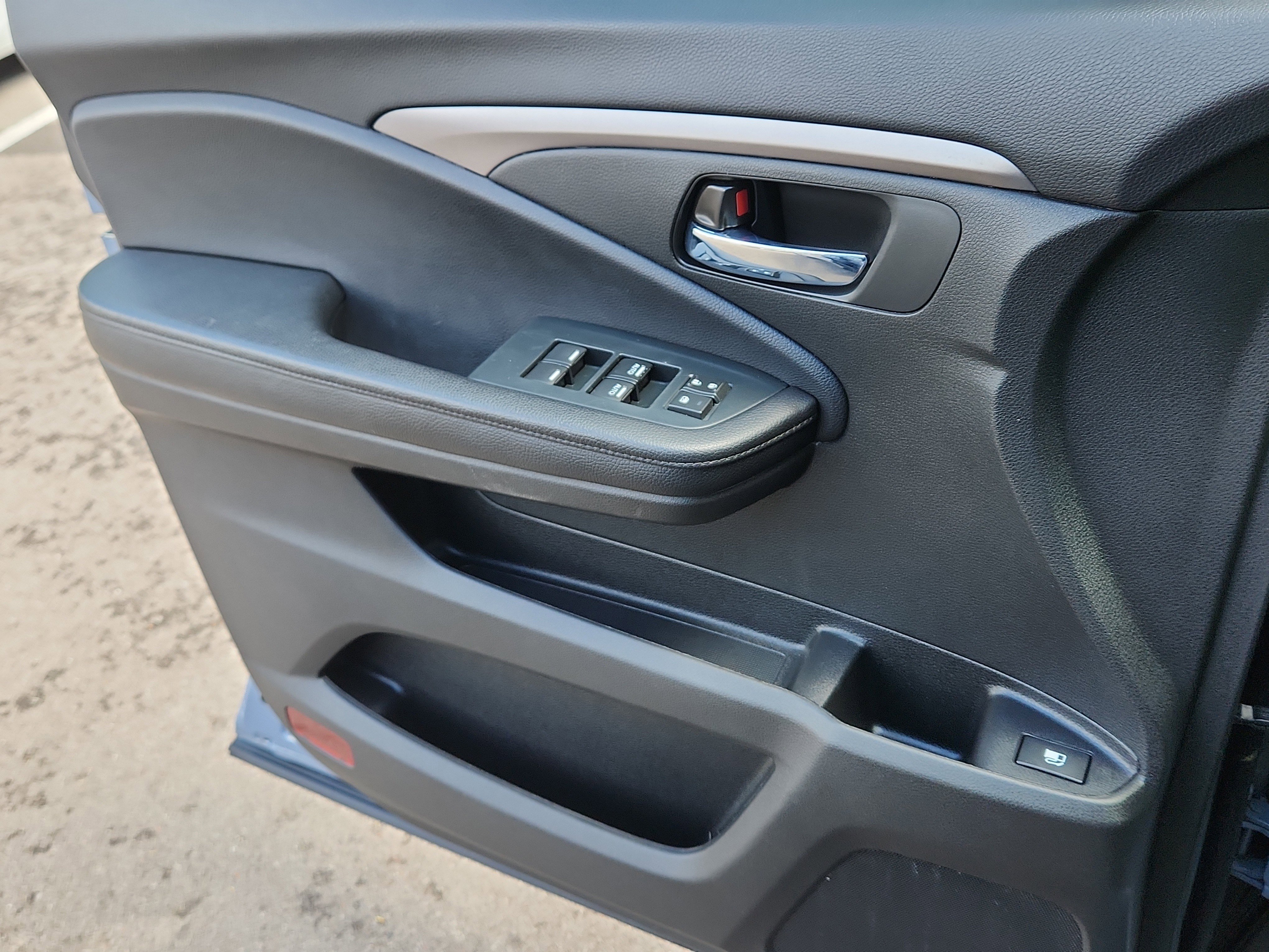 Used 2022 Honda Pilot Sport image 6