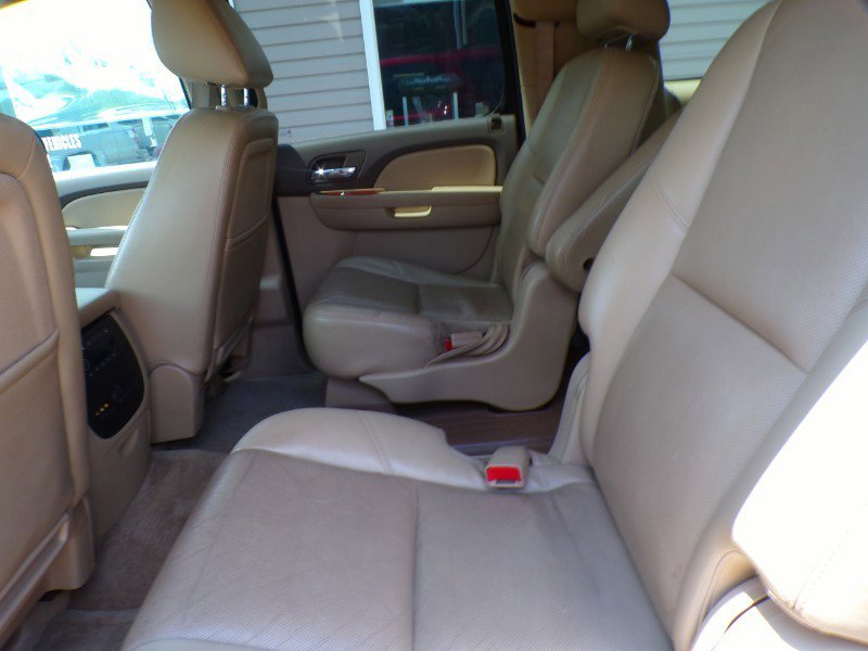 Used 2010 Chevrolet Suburban LTZ image 20