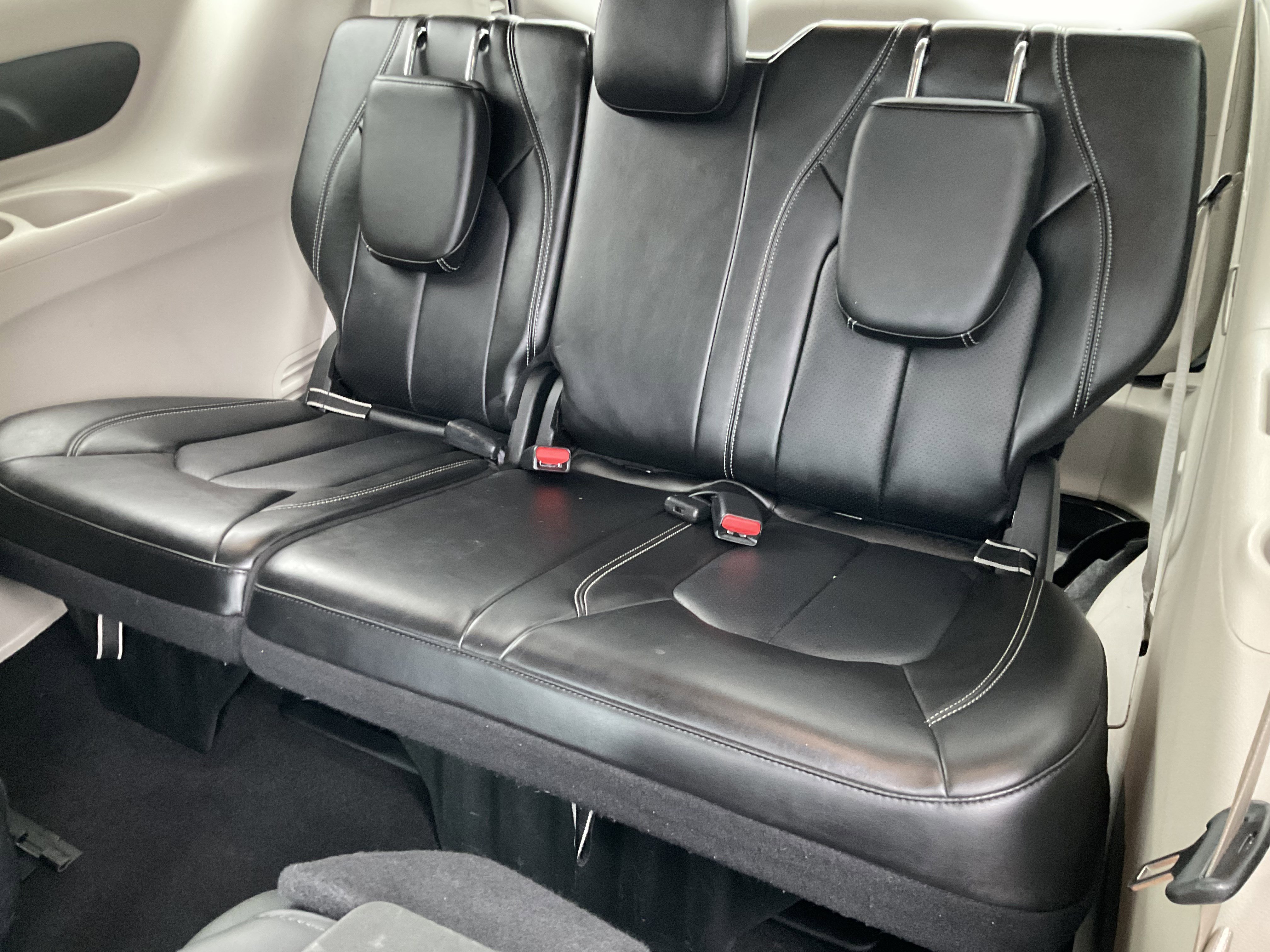 Used 2024 Chrysler Pacifica Select FWD image 40