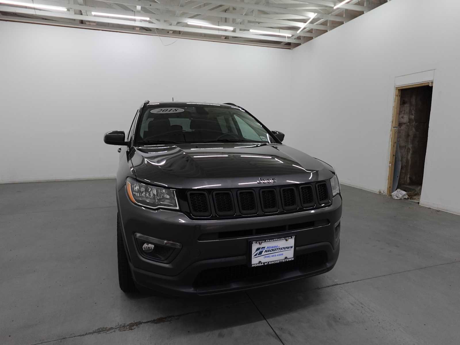 Used 2018 Jeep Compass Latitude w/ Popular Equipment Group AWD/4WD image 3
