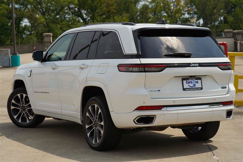 Used 2023 Jeep Grand Cherokee Overland AWD/4WD image 4