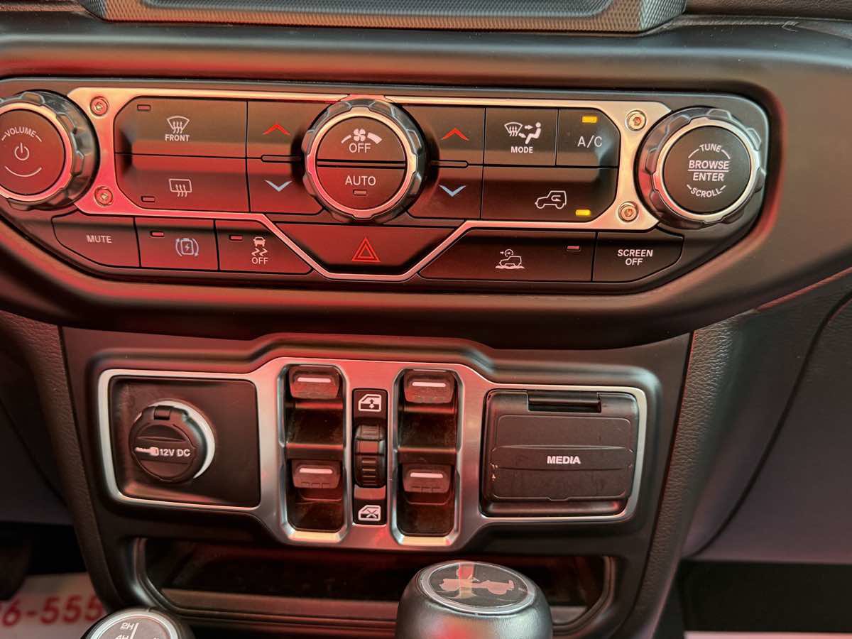 Used 2022 Jeep Wrangler Unlimited Sahara 4xe image 21