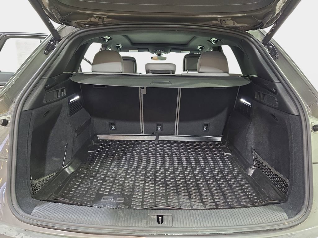 Used 2023 Audi Q5 2.0T Premium w/ Convenience Package image 12