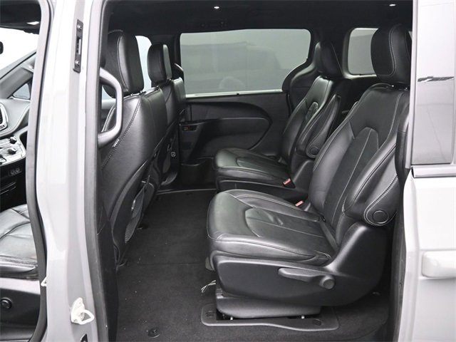 Used 2021 Chrysler Pacifica Touring-L w/ S Appearance Package image 35