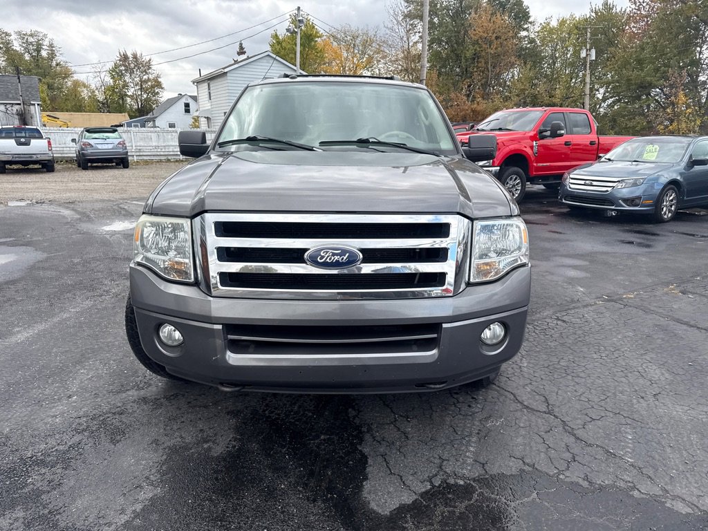 Used 2011 Ford Expedition XLT image 2