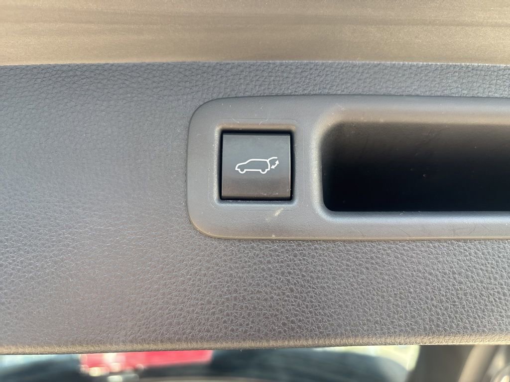 Used 2022 Toyota Highlander LE image 11