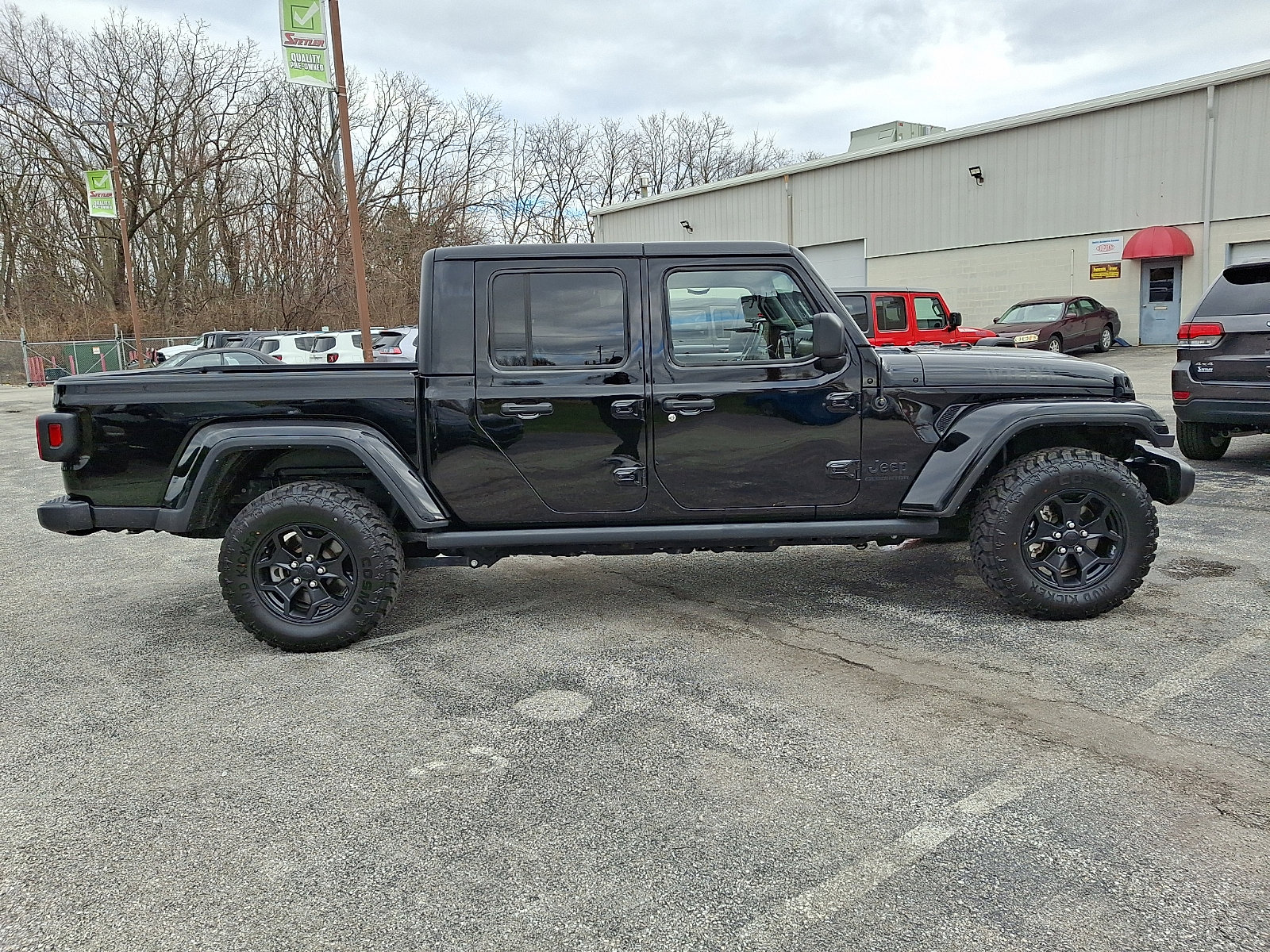 Used 2022 Jeep Gladiator Sport image 9