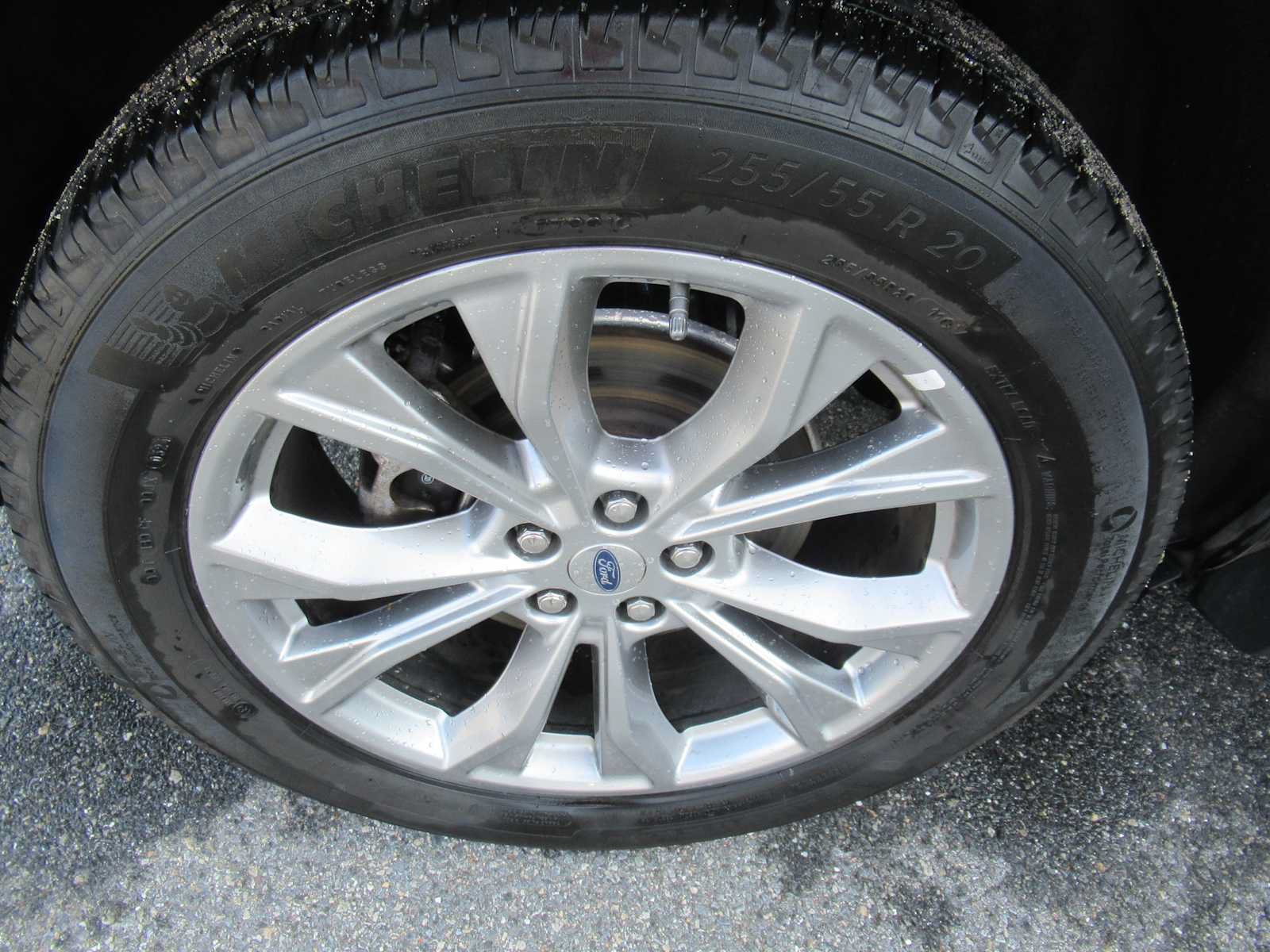 Used 2024 Ford Explorer XLT w/ Equipment Group 202A AWD/4WD image 9