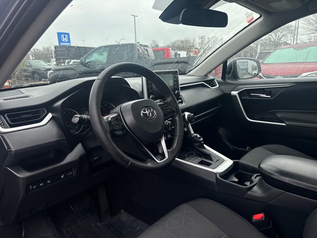 Used 2021 Toyota RAV4 XLE w/ Convenience Package image 16