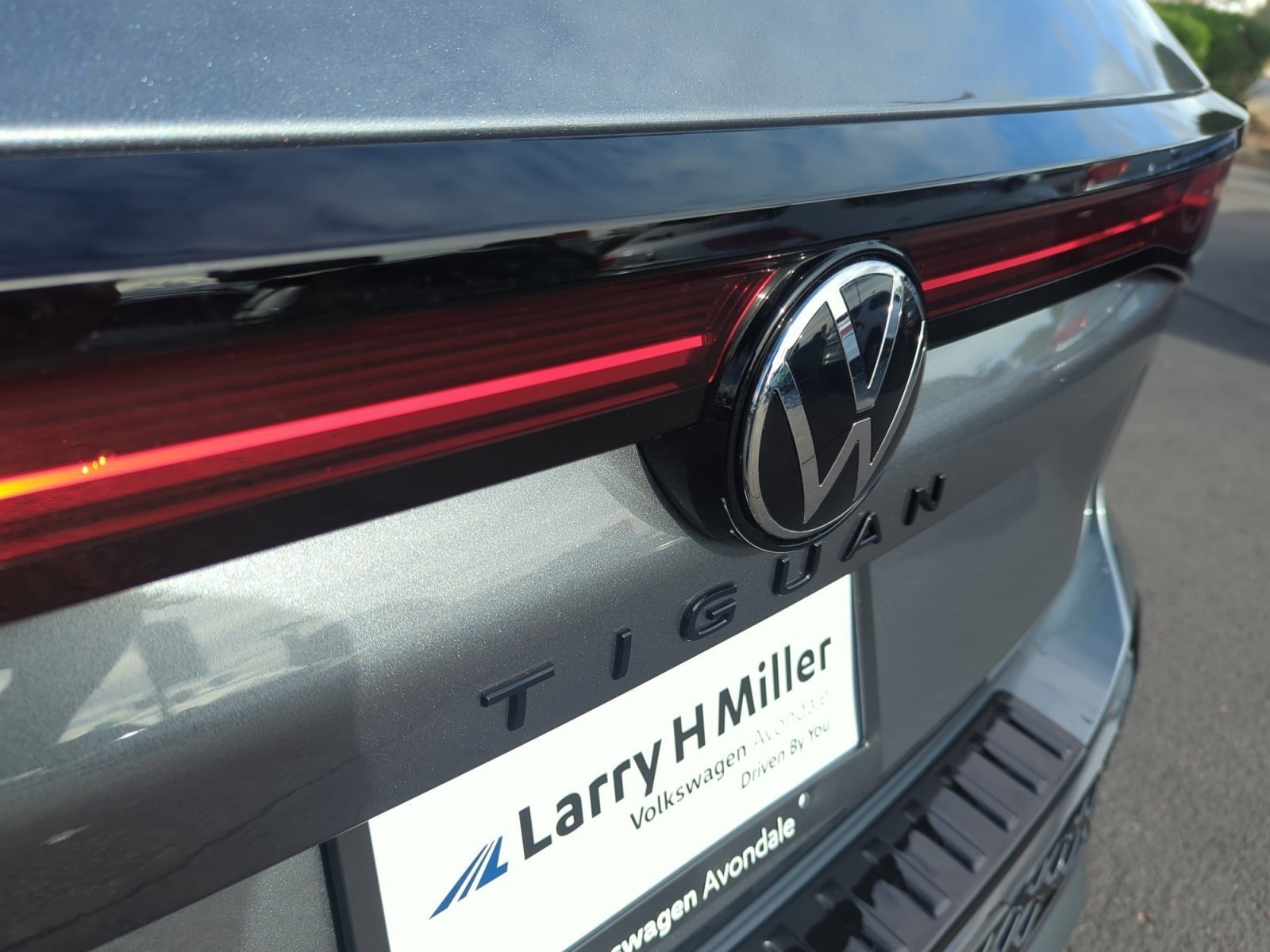 New 2026 Volkswagen Tiguan SE R-Line FWD image 23